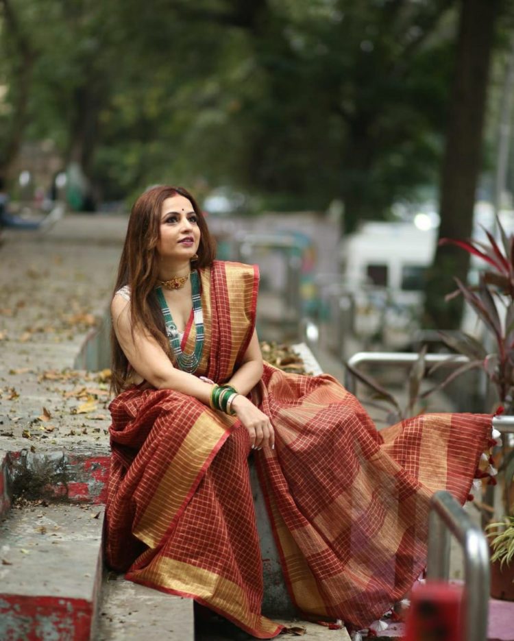 Brick Red Linen Checks Saree