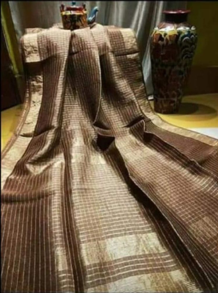 Dazzling Dark Brown Golden Check Linen Saree