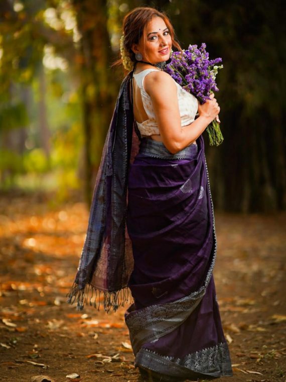 Shraddha Kapoor looks gorgeous in a saree as she poses for a photo shoot on  her terrace- pics | Hindi Movie News - Times of India