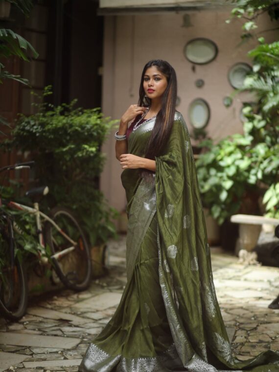 Mesmerizing Mehendi Green Linen Handloom Saree with Banarasi Design (3)