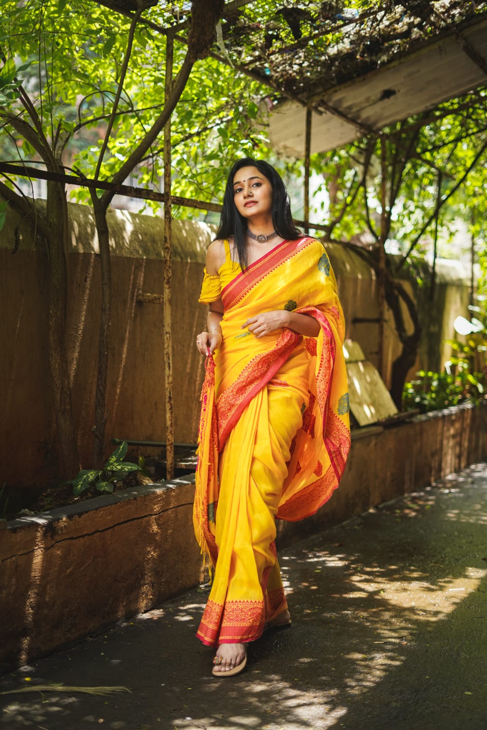 Attractive Yellow Linen Handloom Saree with Banarasi Design (2 day ...