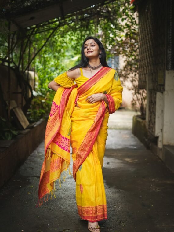 Attractive Yellow Linen Handloom Saree with Banarasi Design Attractive Yellow Linen Handloom Saree with Banarasi Design