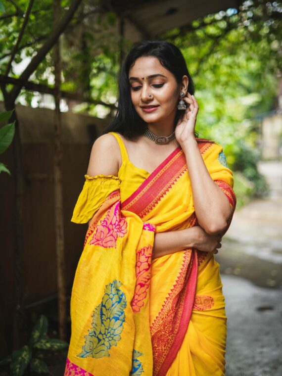 Jewellery with handloom saree deals