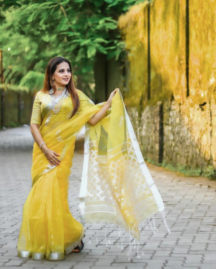 Glorifying Yellow Tamarind Leaf Design Resham Muslin Silk Saree