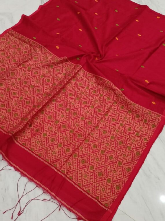 Adorable Red Matka Resham Baluchari Handwoven Silk Saree