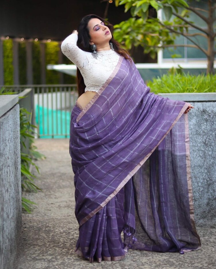 Intense Purple Black Check Design Handwoven Linen Saree With Thin Zari Border4