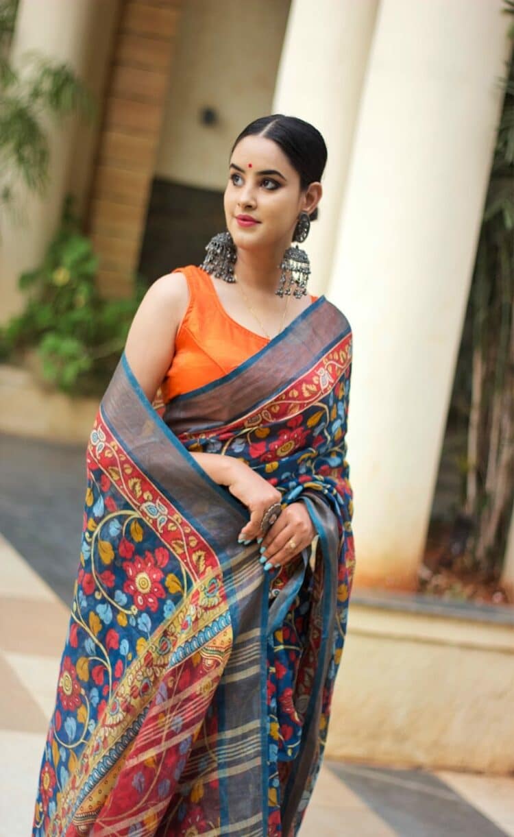 Mesmerizing Blue Floral Design Digital Print Linen Saree