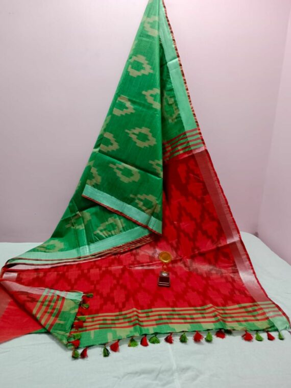 Pleasing Green Red Blend Ikkat Weave Pure Cotton Saree