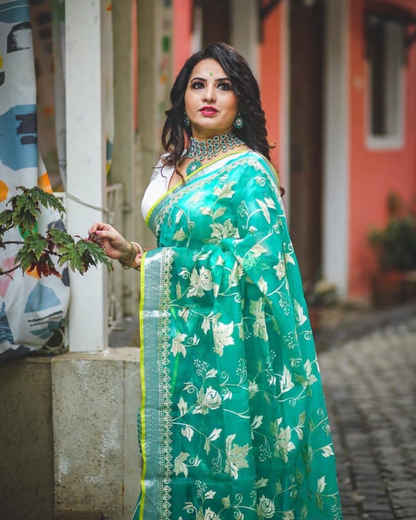 Buy Sutisaree Dark Jungle Green Plain Cotton Saree ( Model Blouse Not  Included )