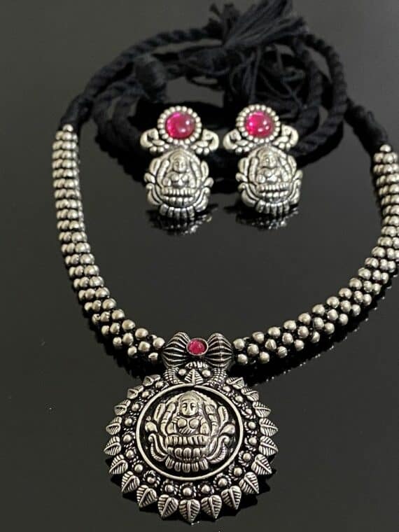 Divine Laxmi Design Handmade Thushi Necklace With Earrings