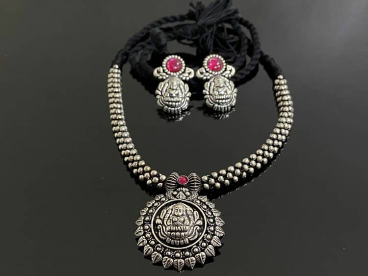 Divine Laxmi Design Handmade Thushi Necklace With Earrings