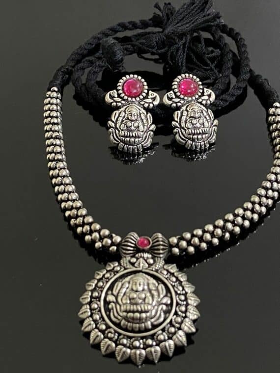 Divine Laxmi Design Handmade Thushi Necklace With Earrings1
