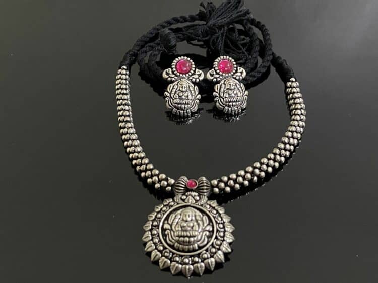 Divine Laxmi Design Handmade Thushi Necklace With Earrings1