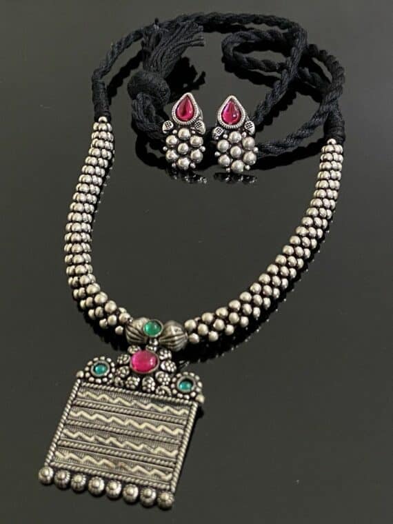 Elegant Tribal Design Handmade Thushi Necklace With Earrings