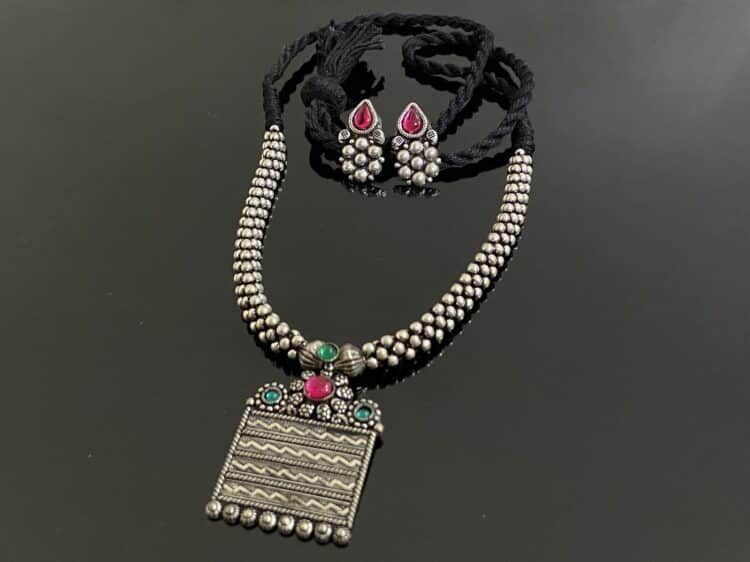 Elegant Tribal Design Handmade Thushi Necklace With Earrings