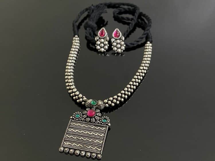 Elegant Tribal Design Handmade Thushi Necklace With Earrings1