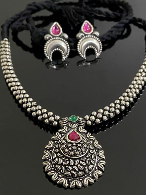 Leaf Moon Tribal Design Handmade Thushi Necklace With Earrings