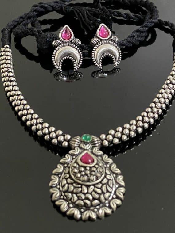 Leaf Moon Tribal Design Handmade Thushi Necklace With Earrings1