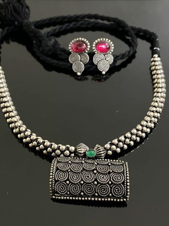 Spiral Pillow Tribal Design Handmade Thushi Necklace With Earrings