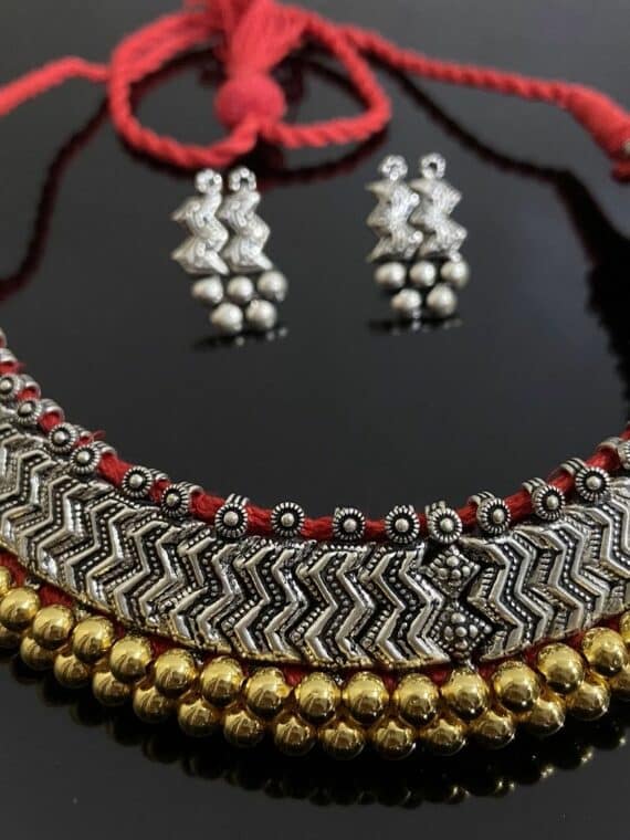 Classic Traditional Vajratik Thushi Necklace With Earrings