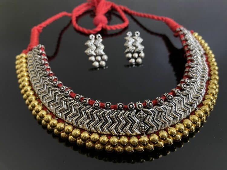 Classic Traditional Vajratik Thushi Necklace With Earrings