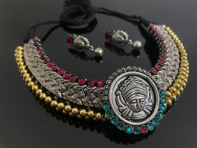 Divine Goddess Face Medallion Vajratik Thushi Necklace With Earrings