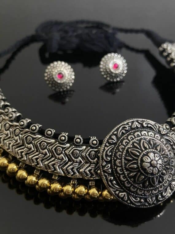 Folk Nritya Inspired Design Vajratik Thushi Necklace With Earrings