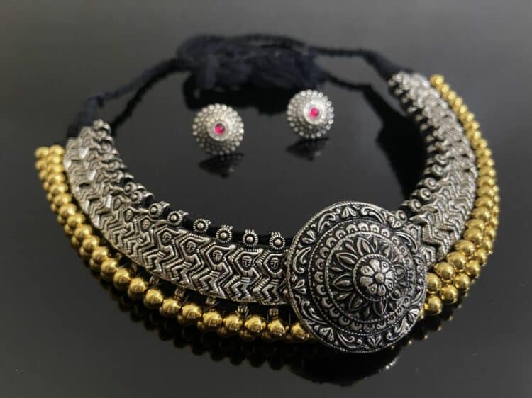 Folk Nritya Inspired Design Vajratik Thushi Necklace With Earrings