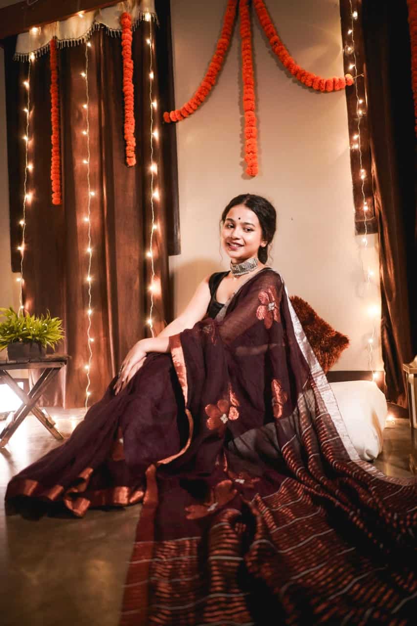 Awesome-Dark-Brown-Floral-Design-Sequins-Handwoven-Linen-Saree-7