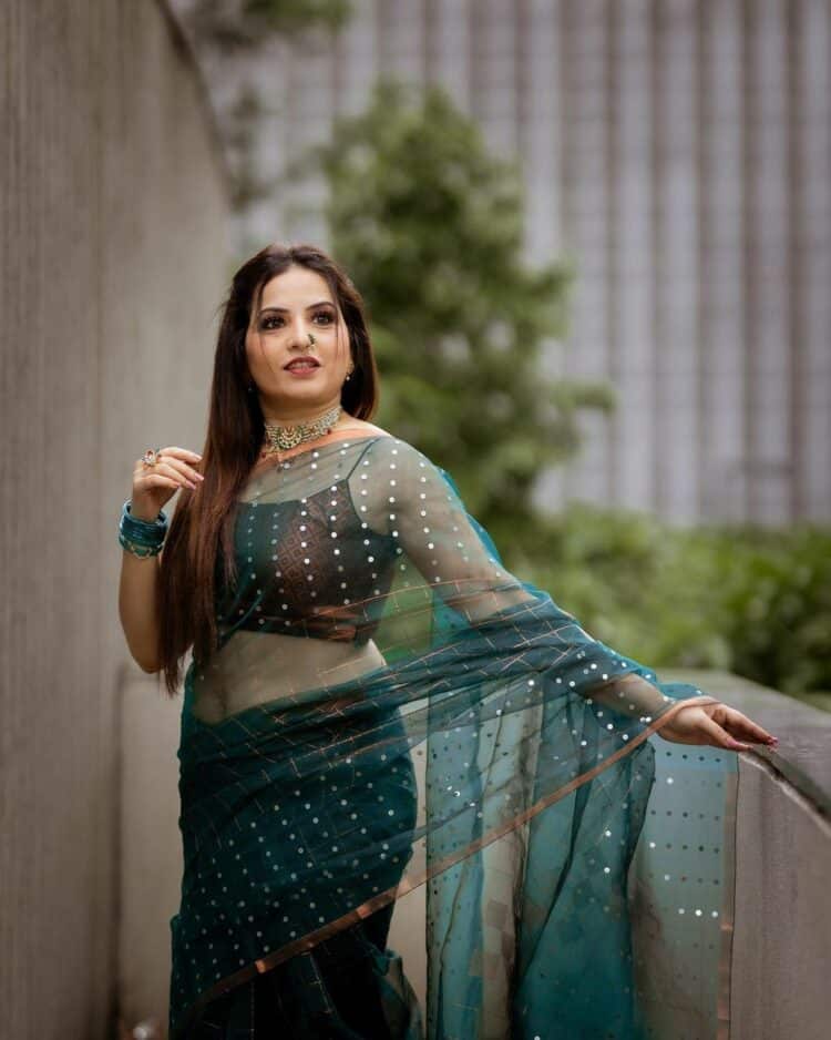 Elegant Peacock Blue Resham Muslin Silk Handwoven Sequins Embeded Saree3
