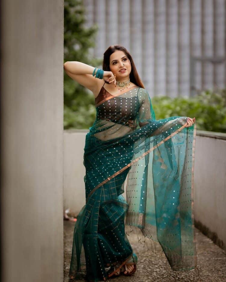 Elegant Peacock Blue Resham Muslin Silk Handwoven Sequins Embeded Saree4
