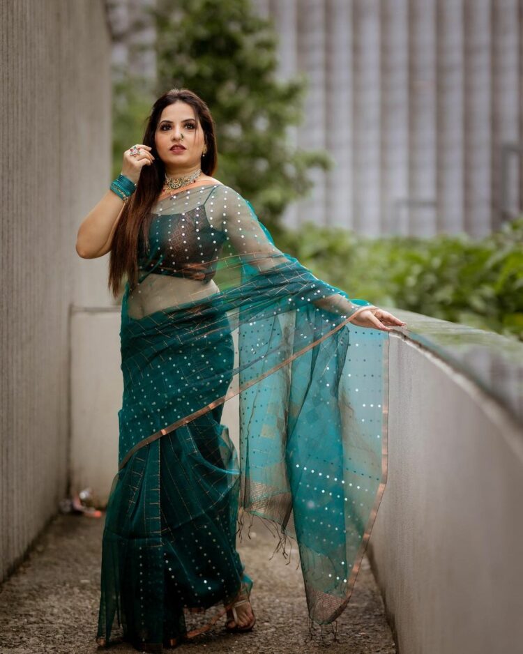Elegant Peacock Blue Resham Muslin Silk Handwoven Sequins Embeded Saree5