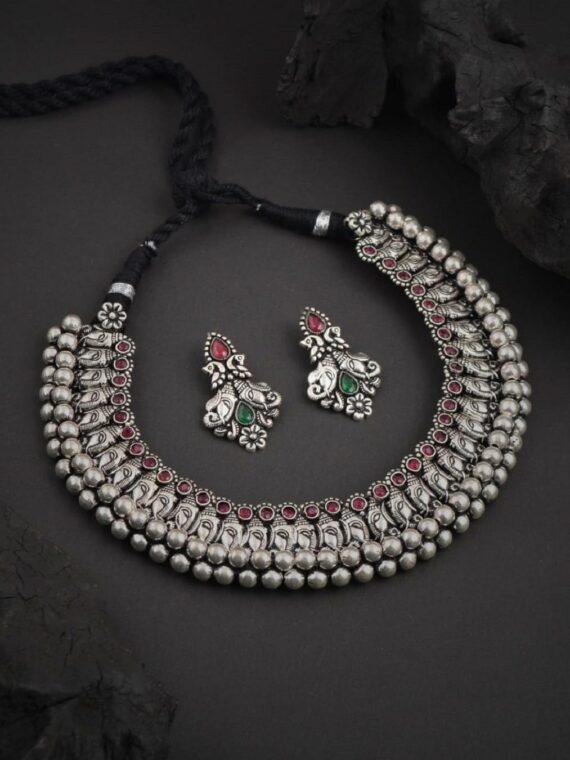 Sri Ganesha Carved Handmade Vajratik Thushi Necklace With Earrings