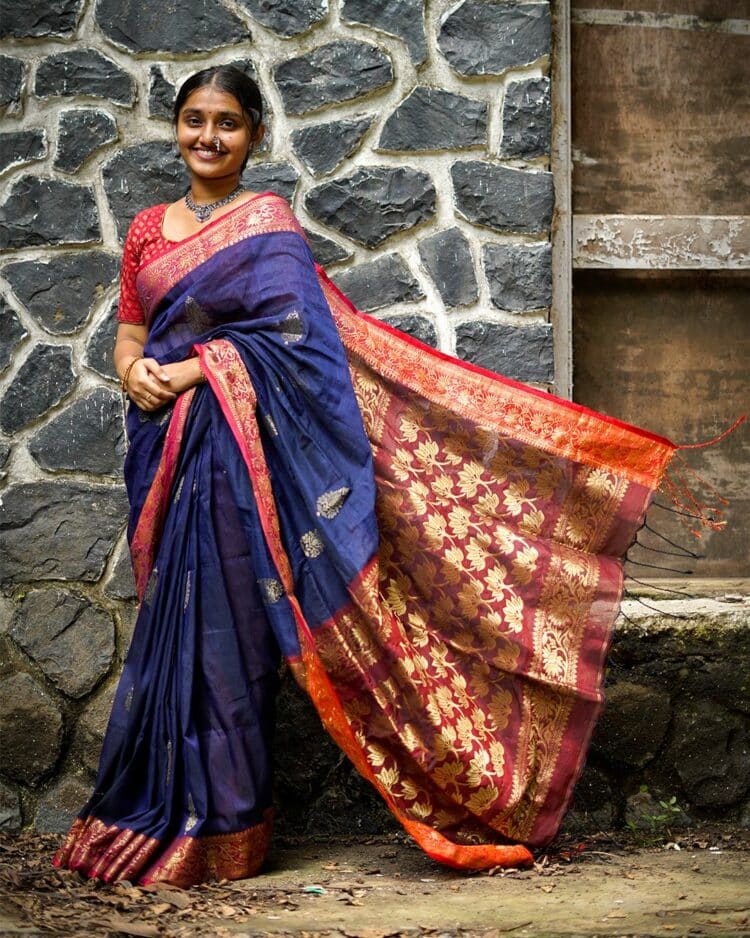 Stunning Blue Banarasi Weave Linen Saree For Happy Occassions1