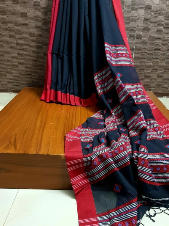 Gorgeous Black Handwoven Cotton Saree With Intricate Design Pallu