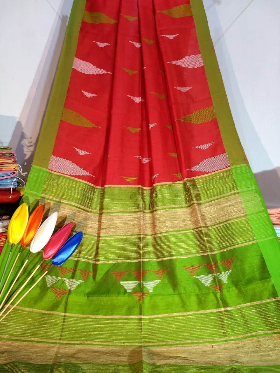 Red Green Blend Triangular Pattern Cotton Silk Handwoven Saree