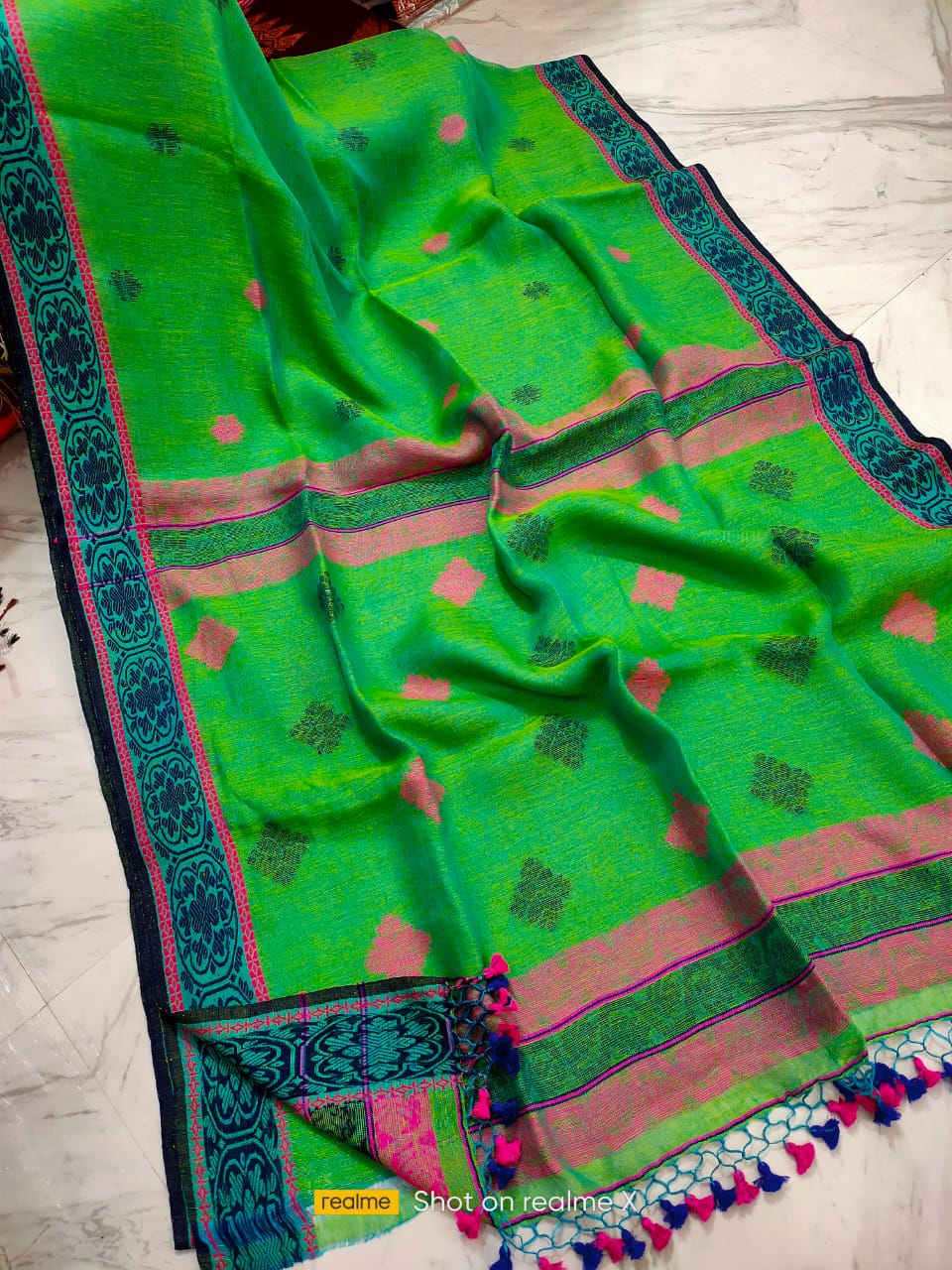 Fresh Grass Green Jacquard Weave Linen Saree With Pretty Tassels