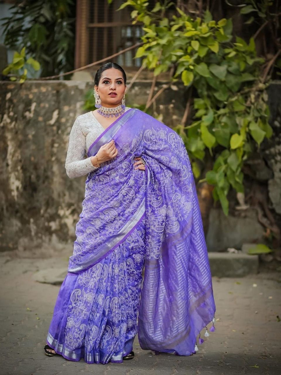 Aggregate more than 136 silver saree with contrast blouse