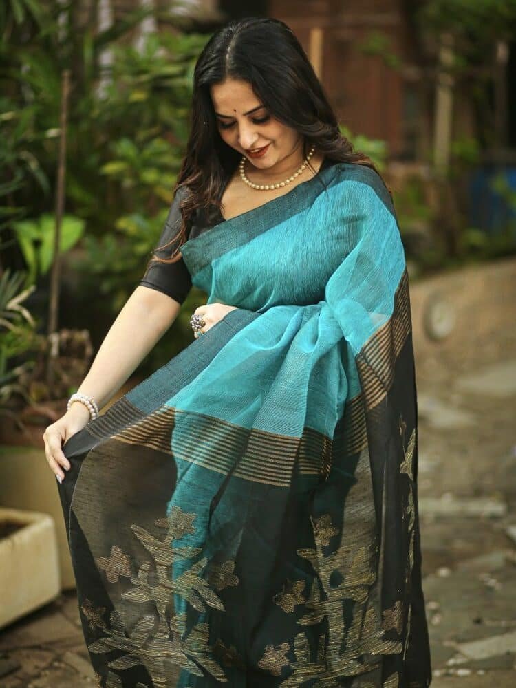 KKT134 PURE SILK MURSHIDABAD SAREE IN WHITE AND BLUE STRIPES WITH FLORAL DESIGN PALLU
