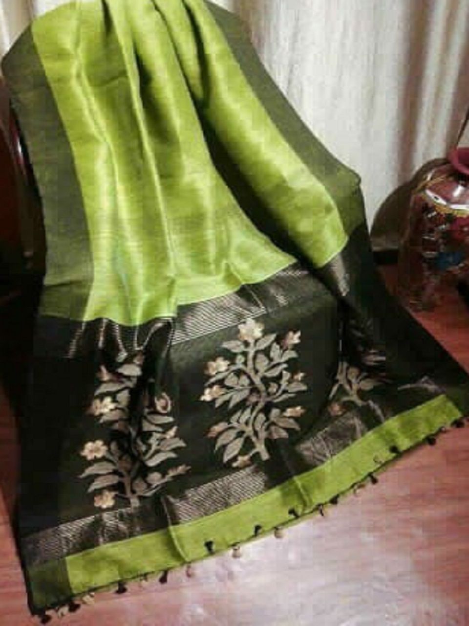 Lovely Green Black Handwoven Linen Silk Saree With Floral Design Pallu