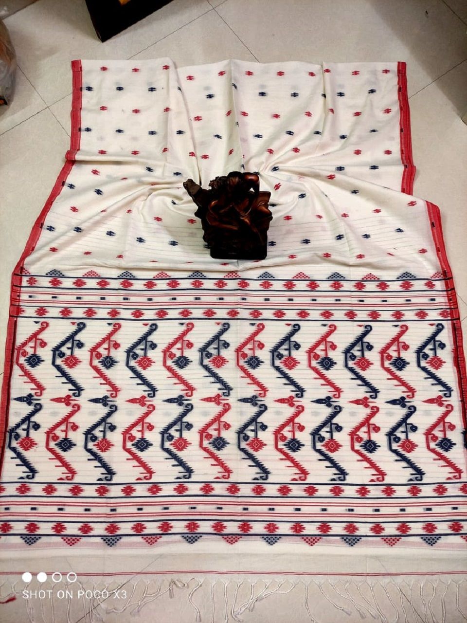 Peaceful White Pure Cotton Saree With Beautifully Handwoven Pallu