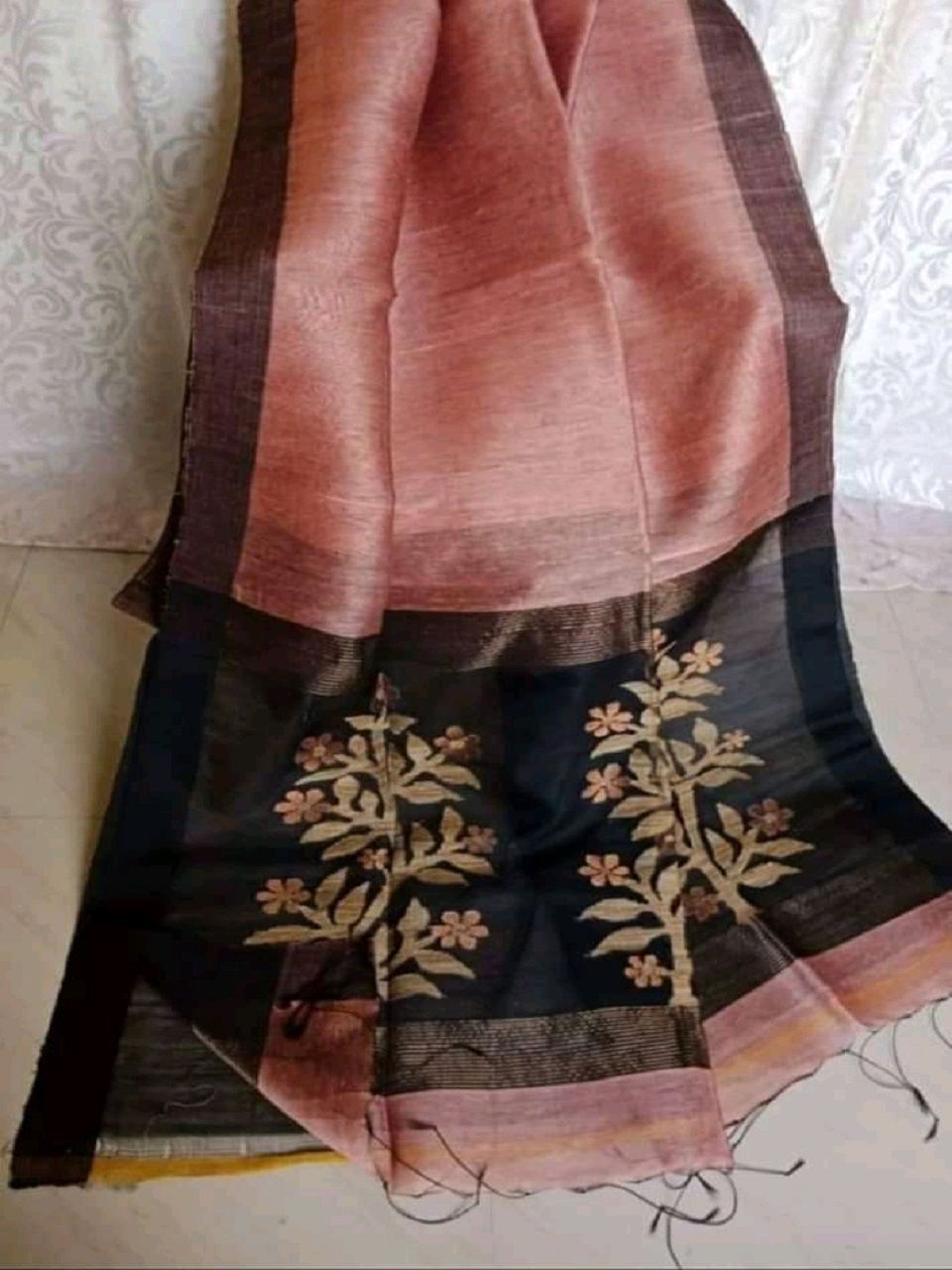 Peach Black Handwoven Linen Silk Saree With Floral Design Pallu