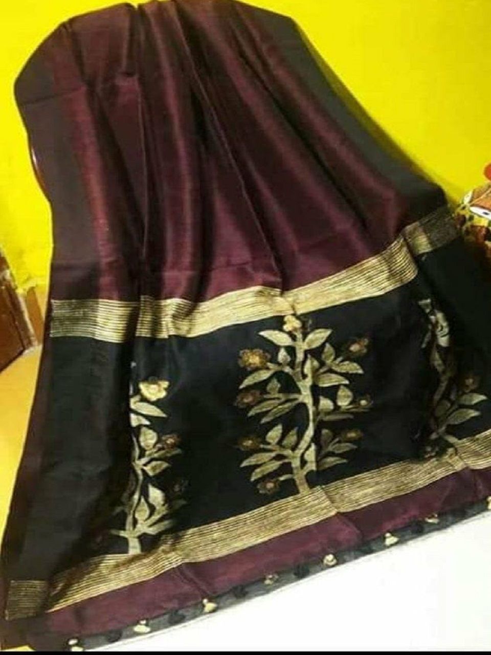 Strong Maroon Black Handwoven Linen Silk Saree With Floral Design Pallu