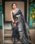 Stunning Black Handwoven Kanjivaram Inspired Linen Cotton Blend Saree1