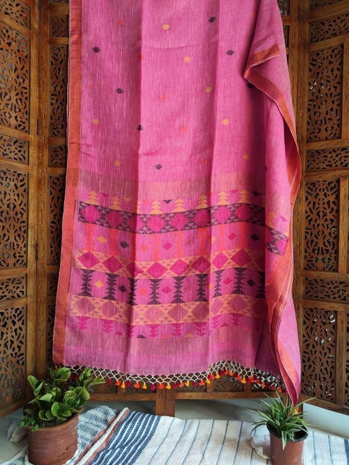 Delightful Pink Linen Handwoven Jamdani Saree With Thin Borders