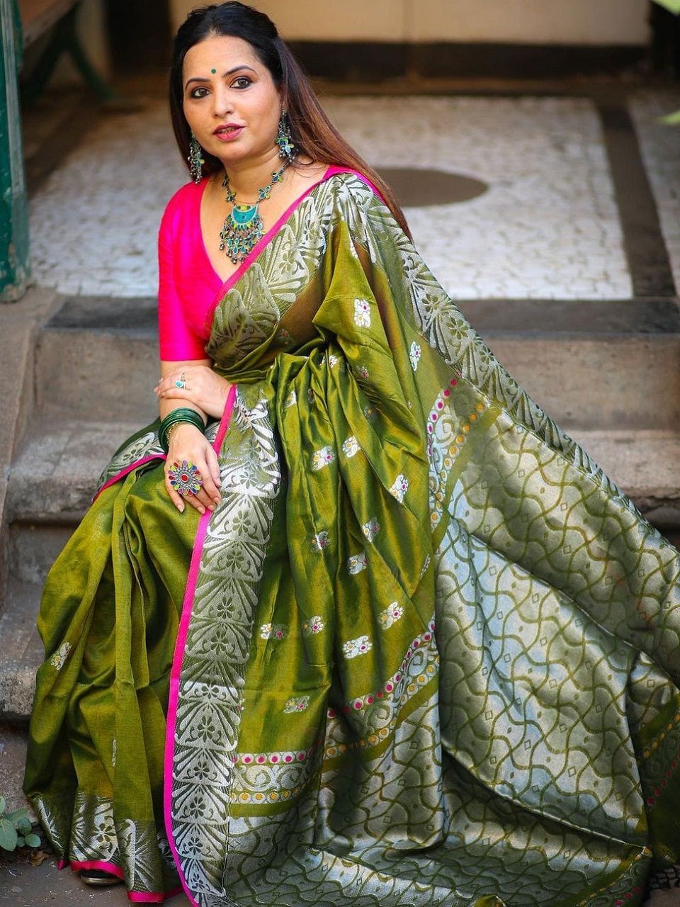 Magnificent Mehendi Green Intricately Handwoven Matka Cotton Silk Saree1_1