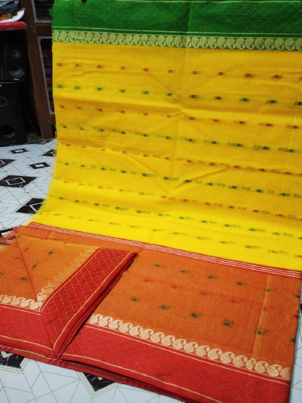 Yellow Orange Blend Bengal Tant Handwoven Cotton Saree Without Blouse