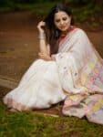 Divine OffWhite Linen Handwoven Jamdani Saree With Thin Borders