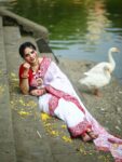 Divine White Red Handwoven Jacquard Linen Saree With Beautiful Tassels