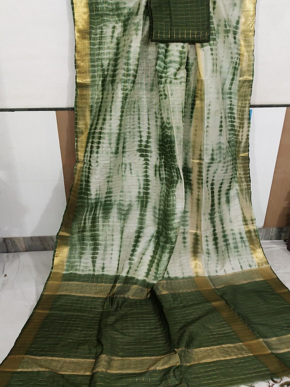 Awesome Green White Shibori Kota Silk Saree With Golden Zari Border